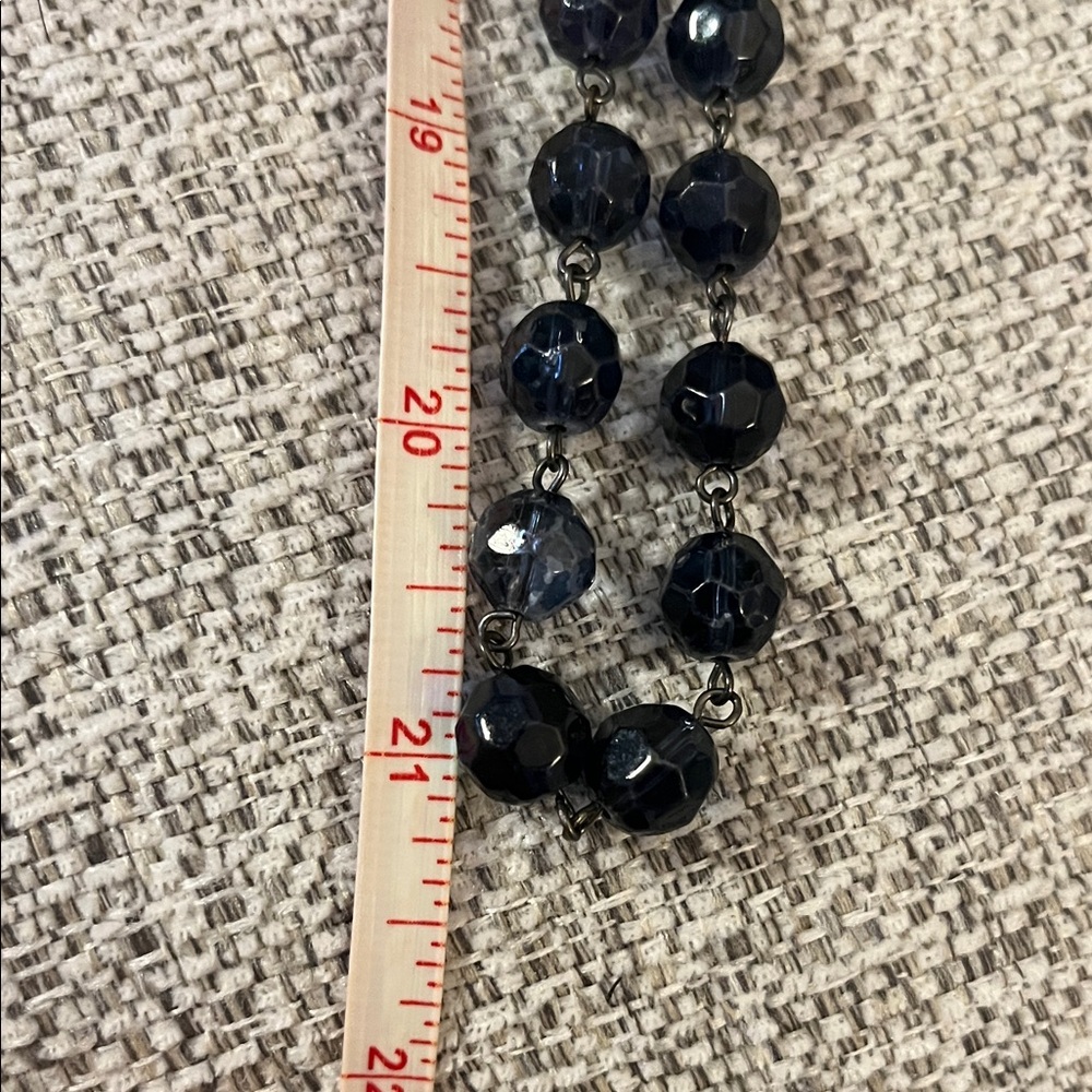Black‎ Beaded Iridescent Necklace - Picture 5 of 5